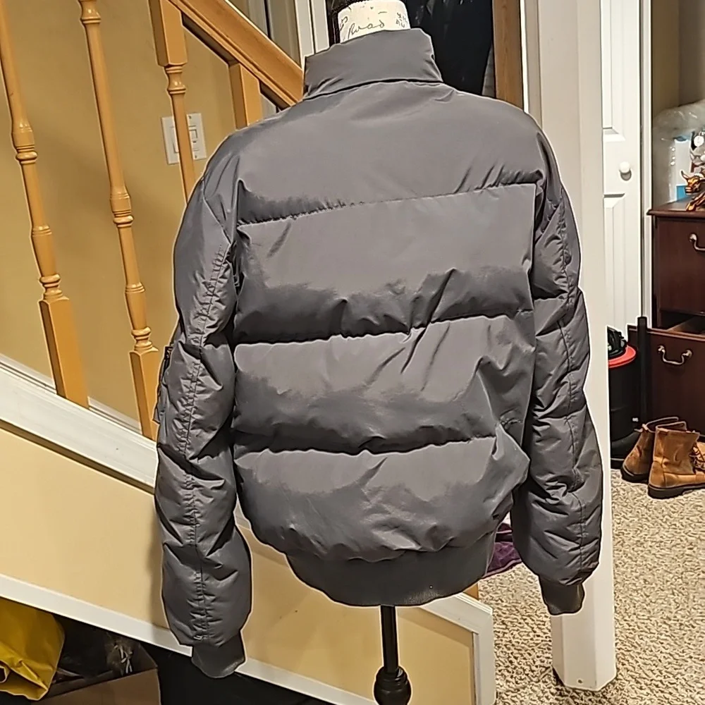 UNISEX gray puffer coat....size XL... LIKE NEW!! ALPHA INDUSTRIES. - Picture 5 of 8